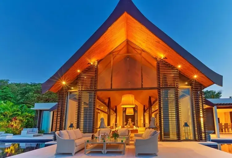 Xem ngay ảnh mẫu nhà mái thái sân vườn xanh mát hiện đại