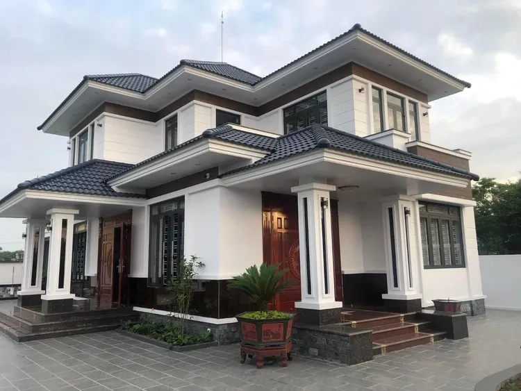 Không gian sống hài hòa nổi bật với biệt thự 2 tầng mái thái tinh tế