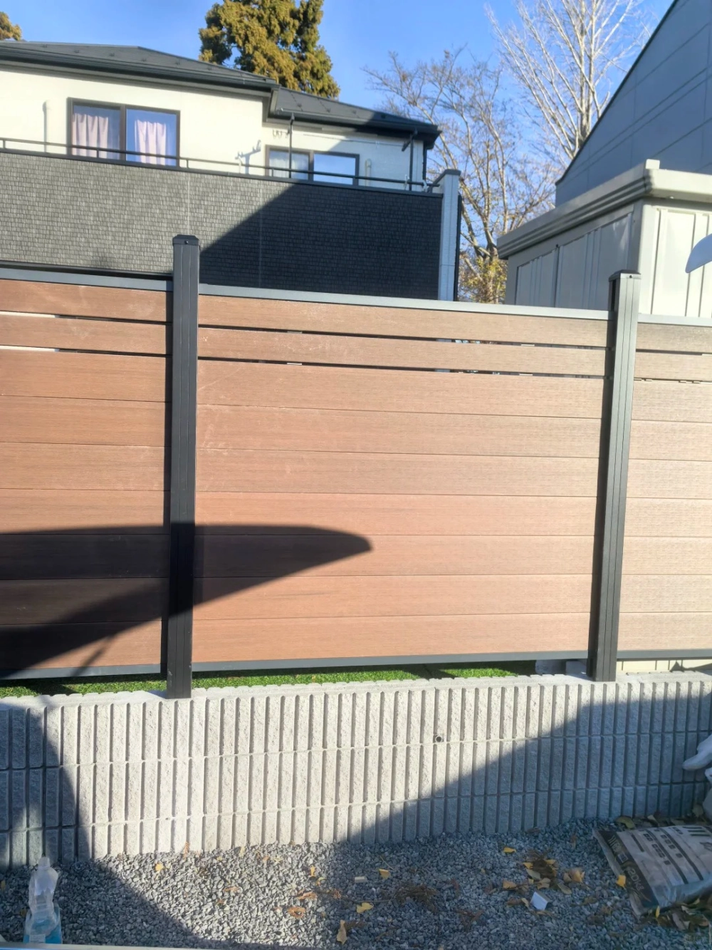 Hàng rào cây xanh cho biệt thự mái nhật tươi mát