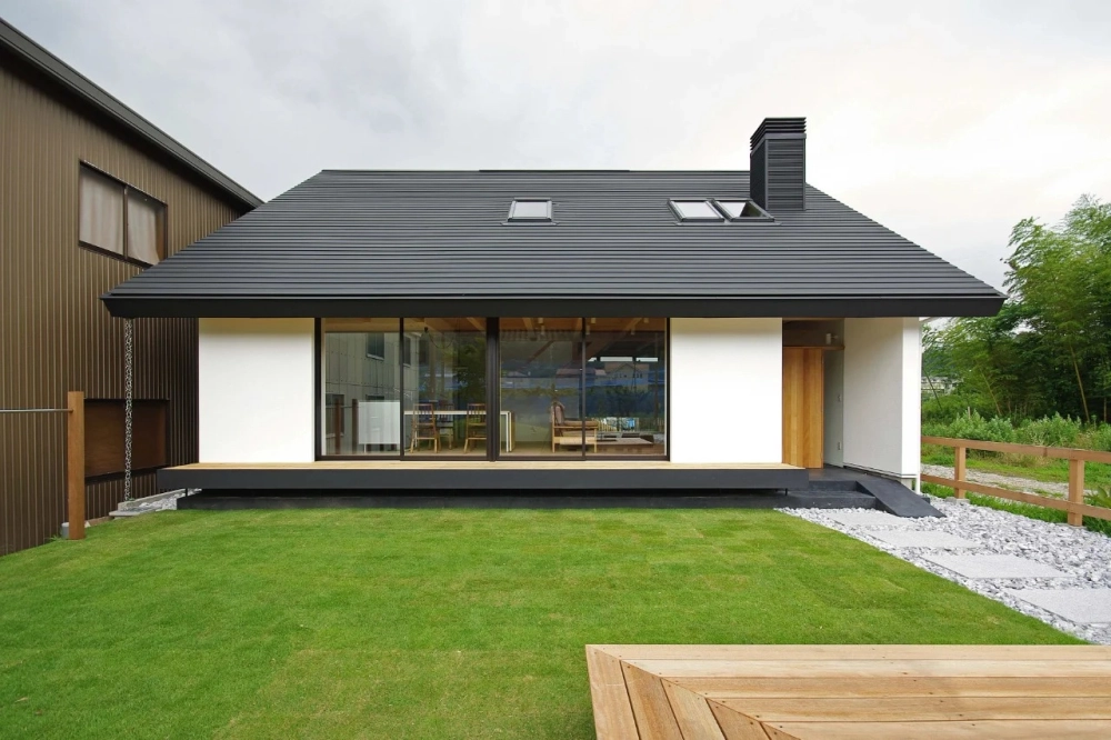 Gạch ốp mặt tiền nhà cấp 4 mái nhật màu xám trung tính hiện đại