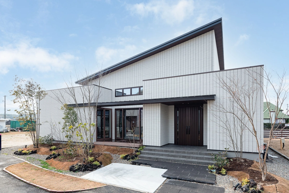 Mặt tiền nhà mái lệch độc đáo khác biệt