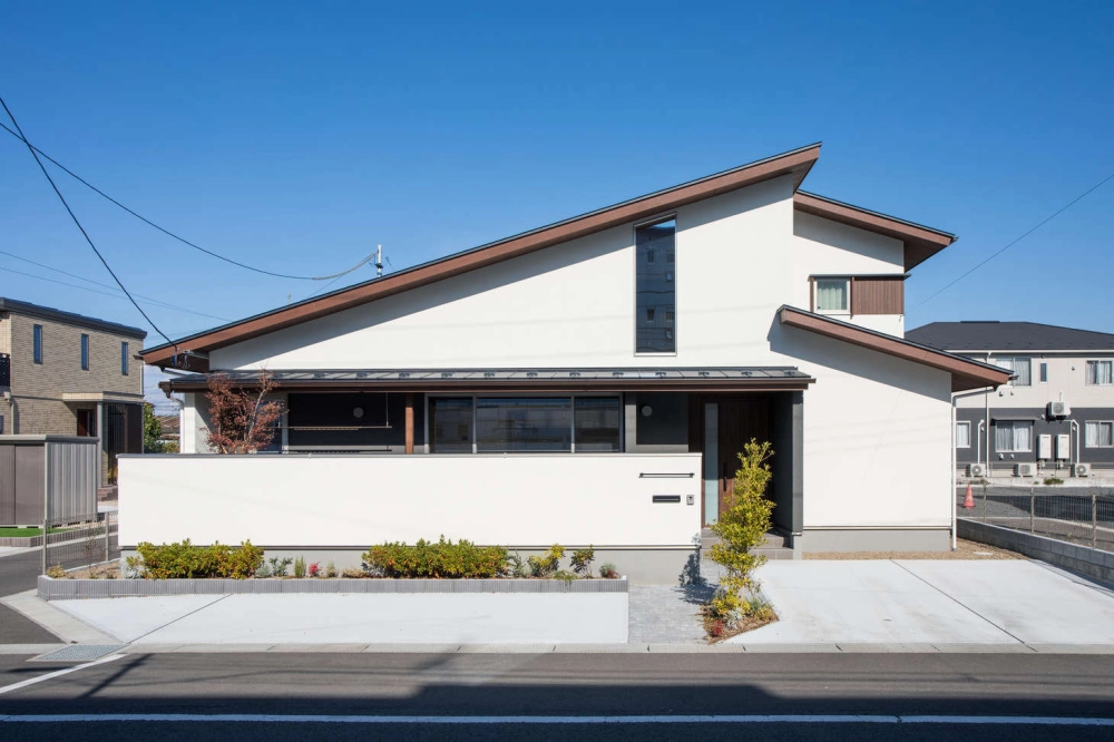 Mặt tiền nhà mái lệch 2 tầng hiện đại trẻ trung