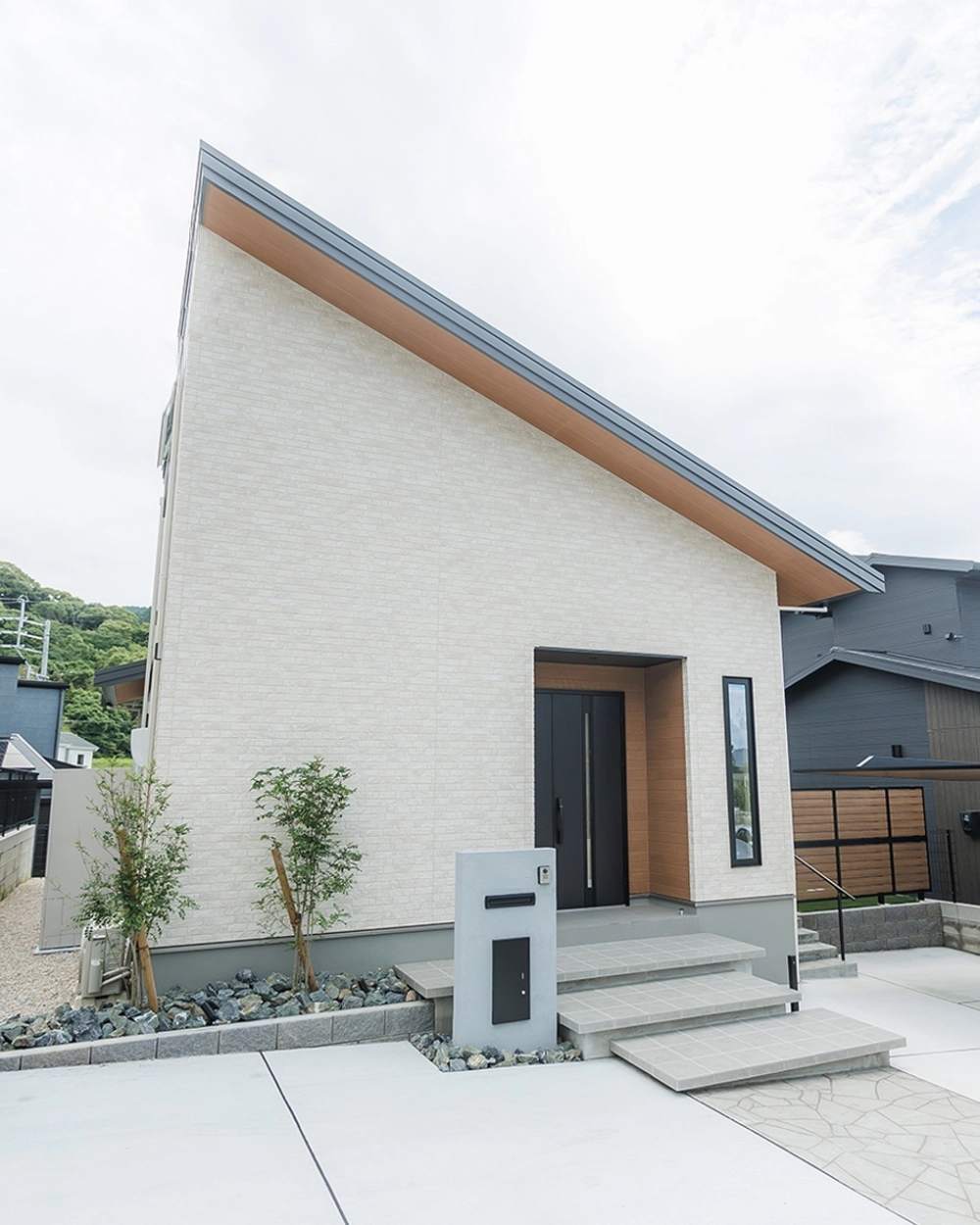 Xem mẫu mặt tiền nhà mái lệch 2 tầng chọn lọc