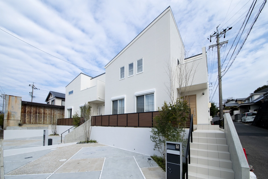 Mặt tiền nhà mái chéo phá cách ấn tượng