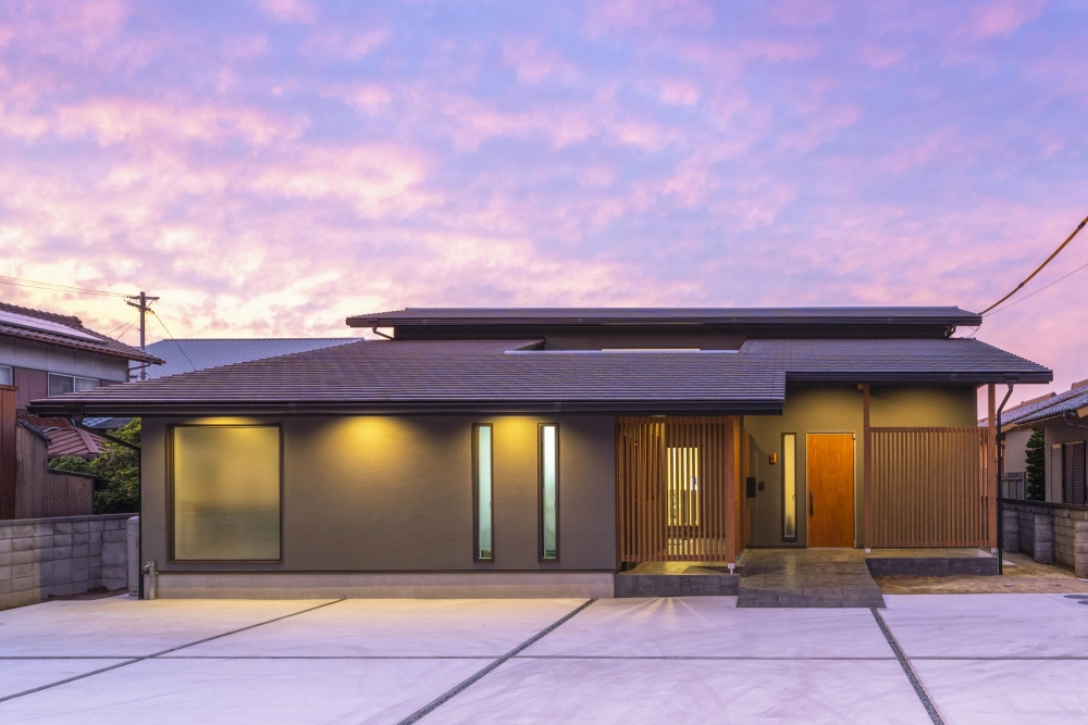 Kiến trúc nhà cấp 4 mái nhật với hệ cửa nhôm xích pha