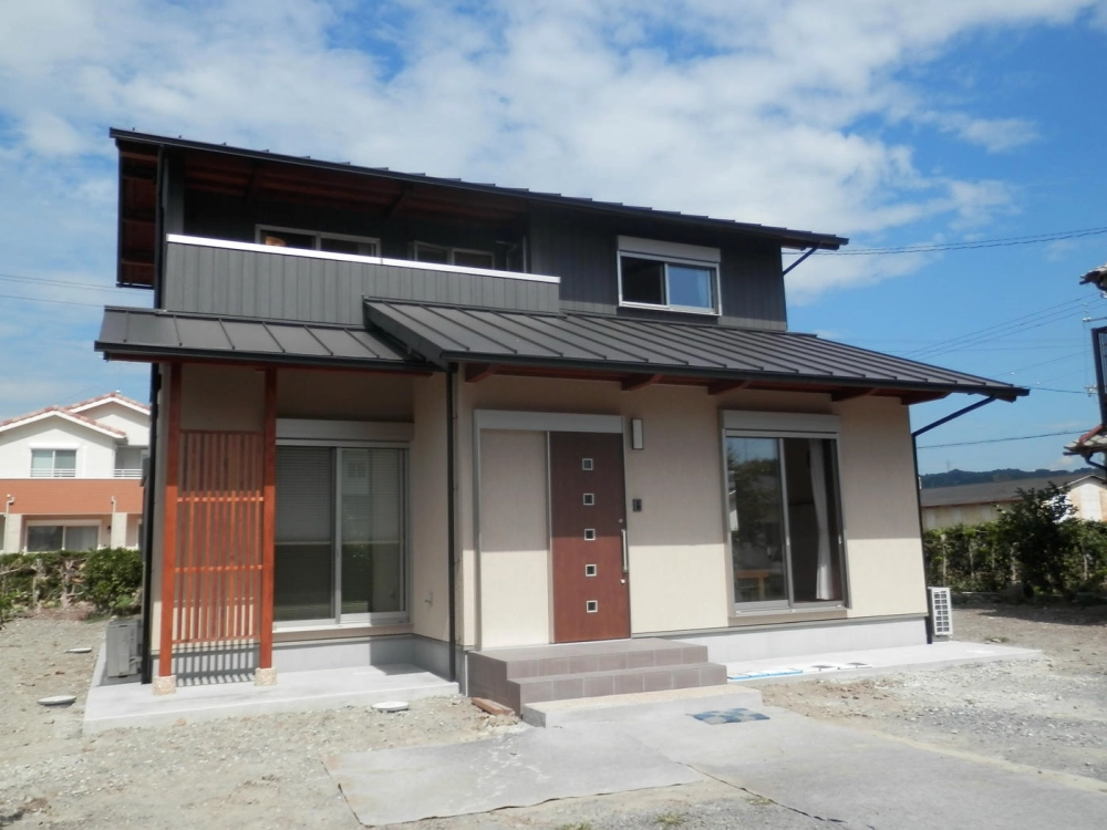 Thiết kế cổng và hàng rào đồng bộ nhà gác lửng mái nhật