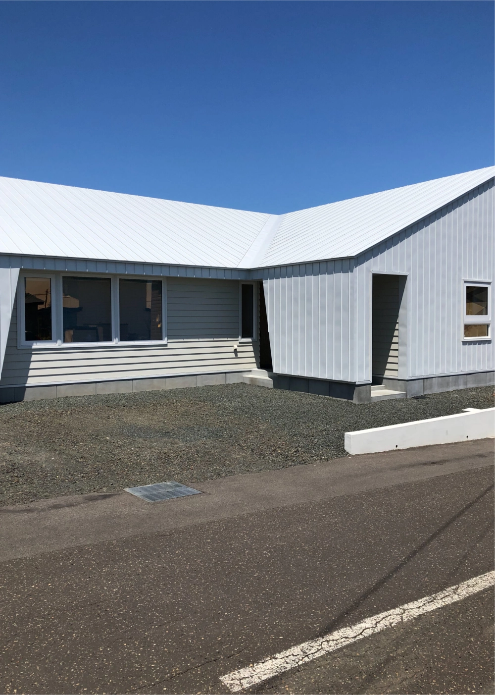 Hình ảnh nhà mái lệch chữ L truyền cảm hứng xây dựng