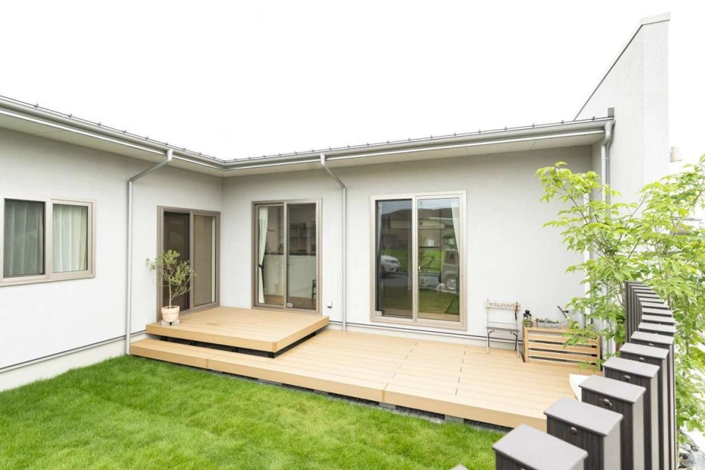 Nhà mái lệch chữ L phong cách châu âu tinh tế