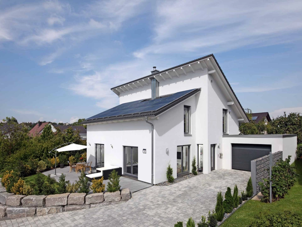 Nhà mái lệch so le có gác lửng độc đáo