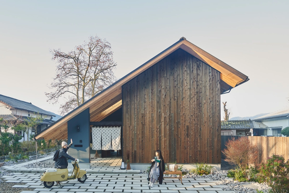 Nhà mái lệch độc đáo thể hiện gu thẩm mỹ riêng