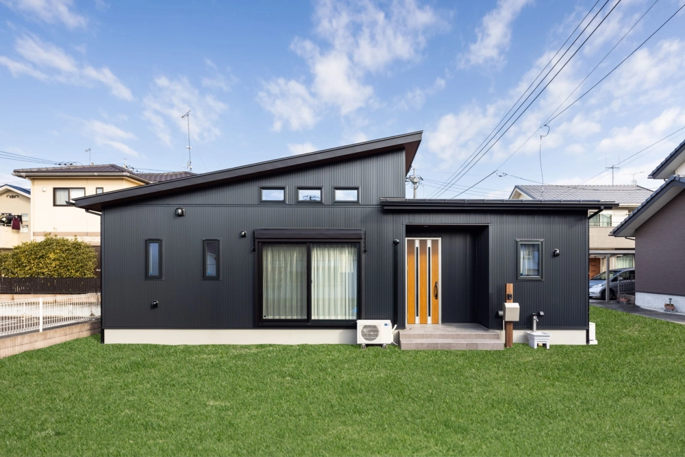 Nhà mái lệch trẻ trung phù hợp gia đình trẻ