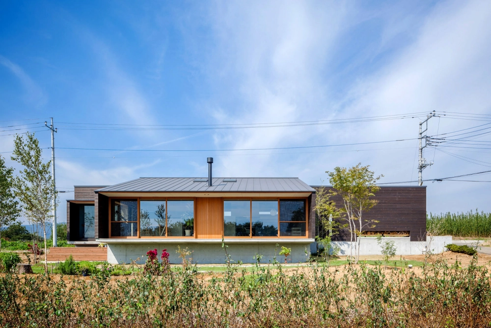 Nhà mái lệch sân vườn nông thôn xanh mát thư giãn