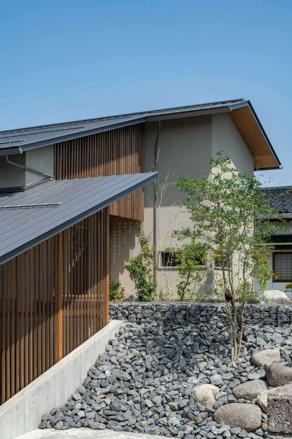 Nhà vườn mái chéo tạo điểm nhấn kiến trúc lạ mắt