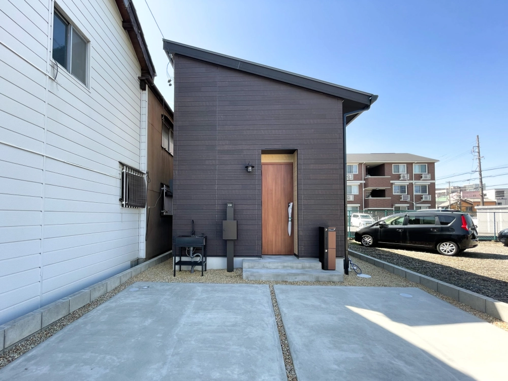 Nhà mái chéo tối giản tạo hình khối khác biệt