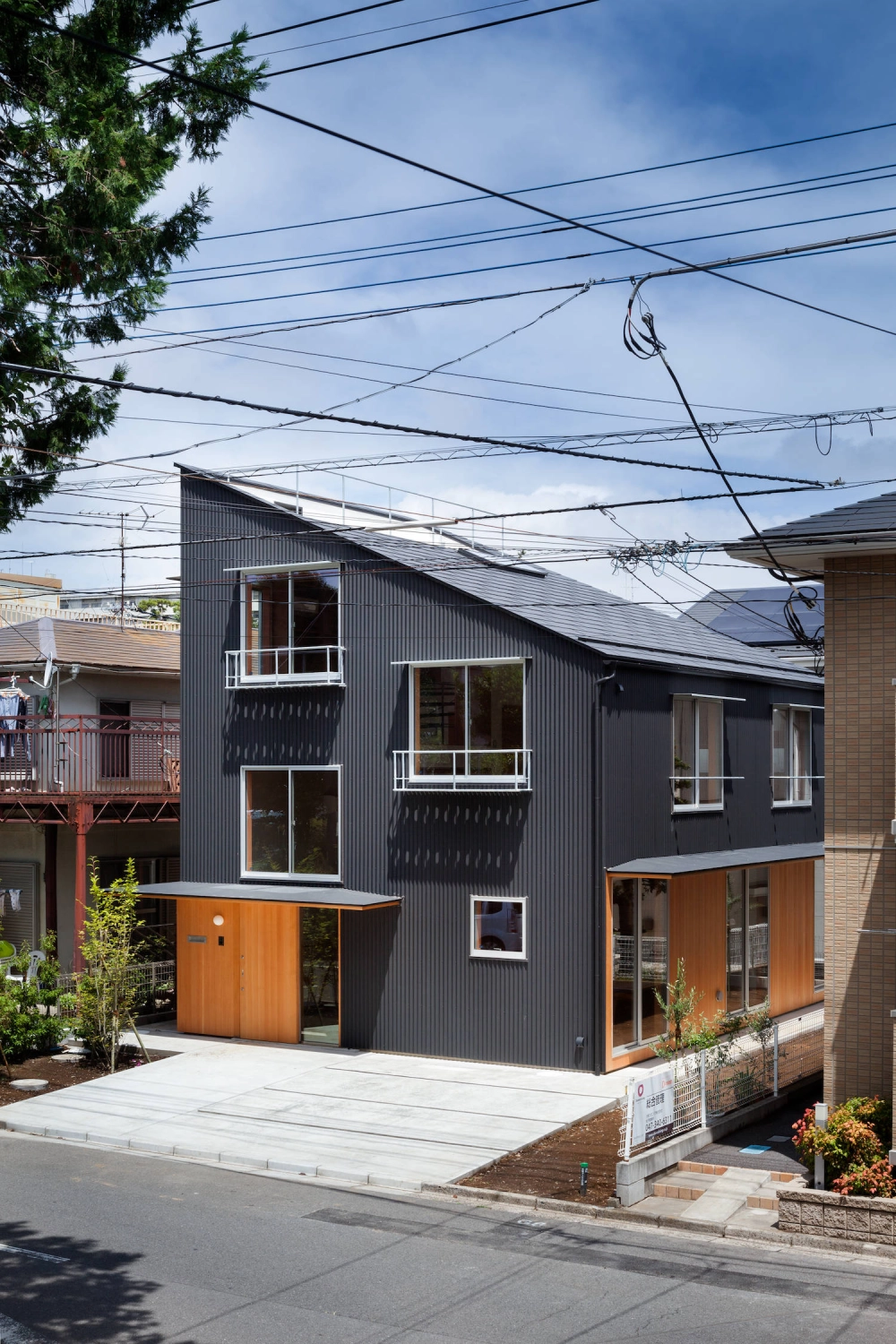 Hình ảnh nhà mái lệch tối giản truyền cảm hứng