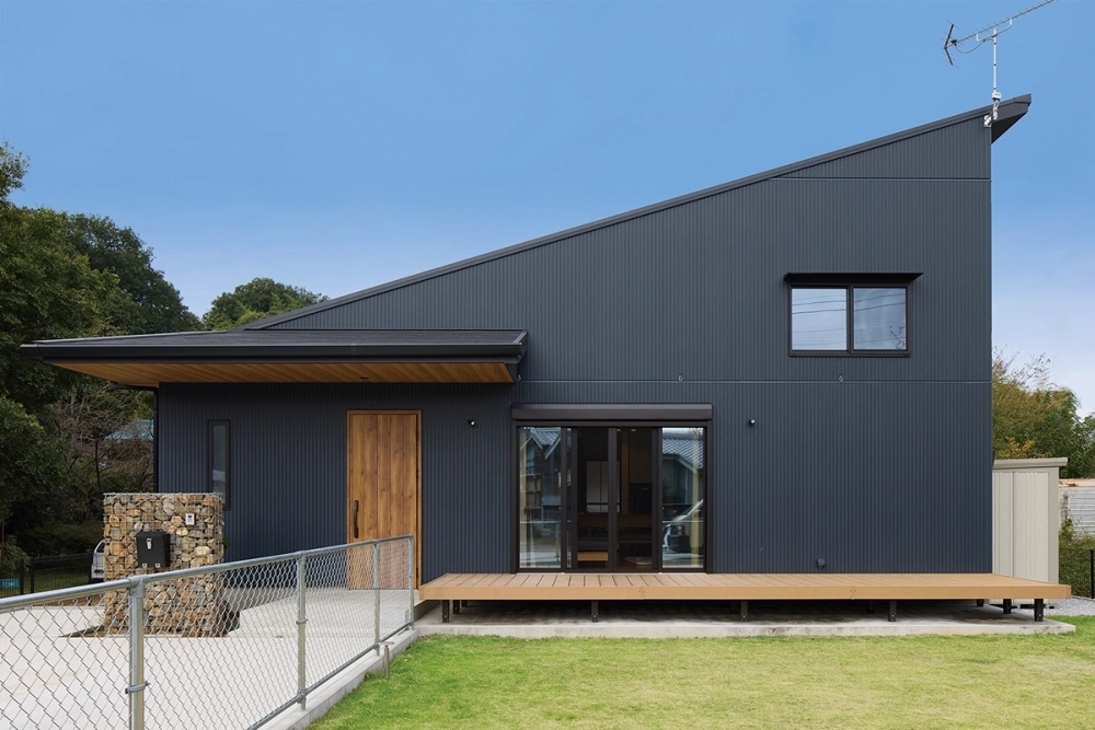 Nhà ống mái lệch tối giản phù hợp đất đô thị