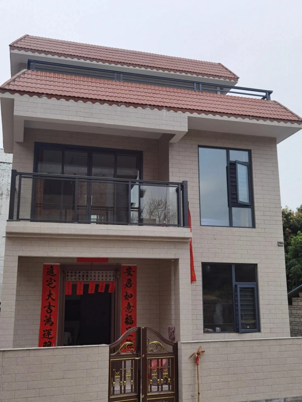 Chuyên gia hướng dẫn cách lợp ngói mái nhật đúng kỹ thuật từng bước