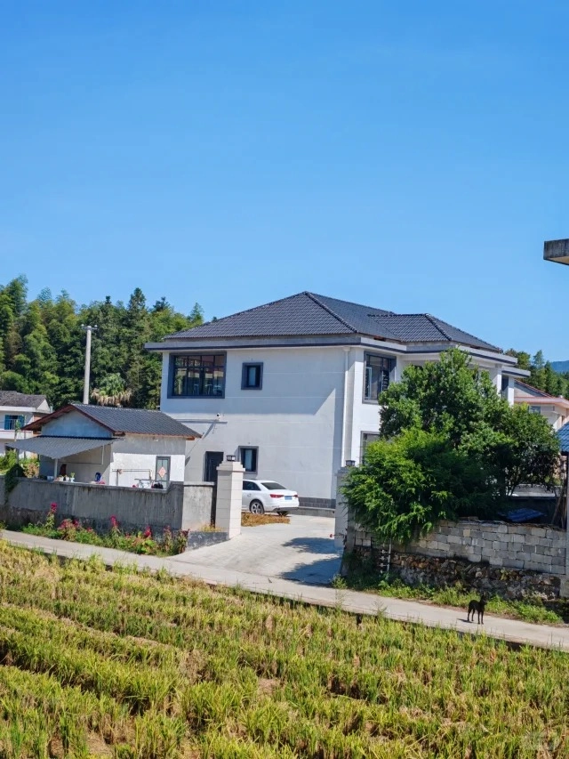 Tìm hiểu những ưu điểm ngói sóng cho mái nhật về độ bền màu