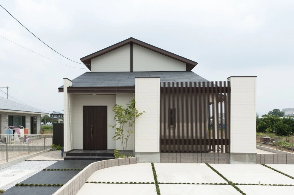 Ngôi nhà mái nhật nhỏ đơn giản hiện đại lợp ngói xanh