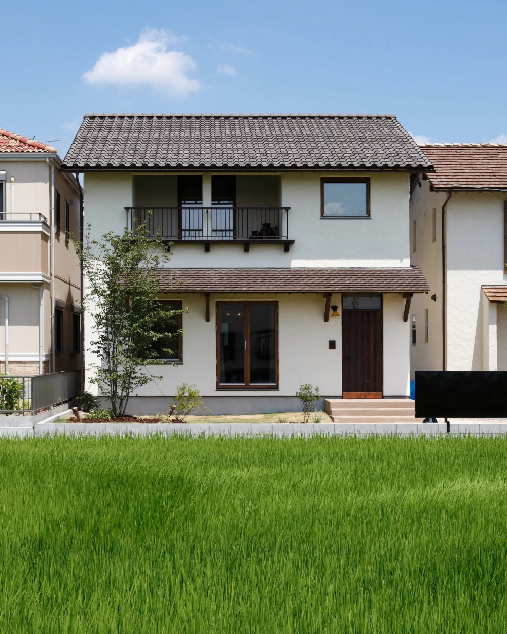 Vật liệu nhà mái nhật tối giản từ đá tự nhiên và gỗ