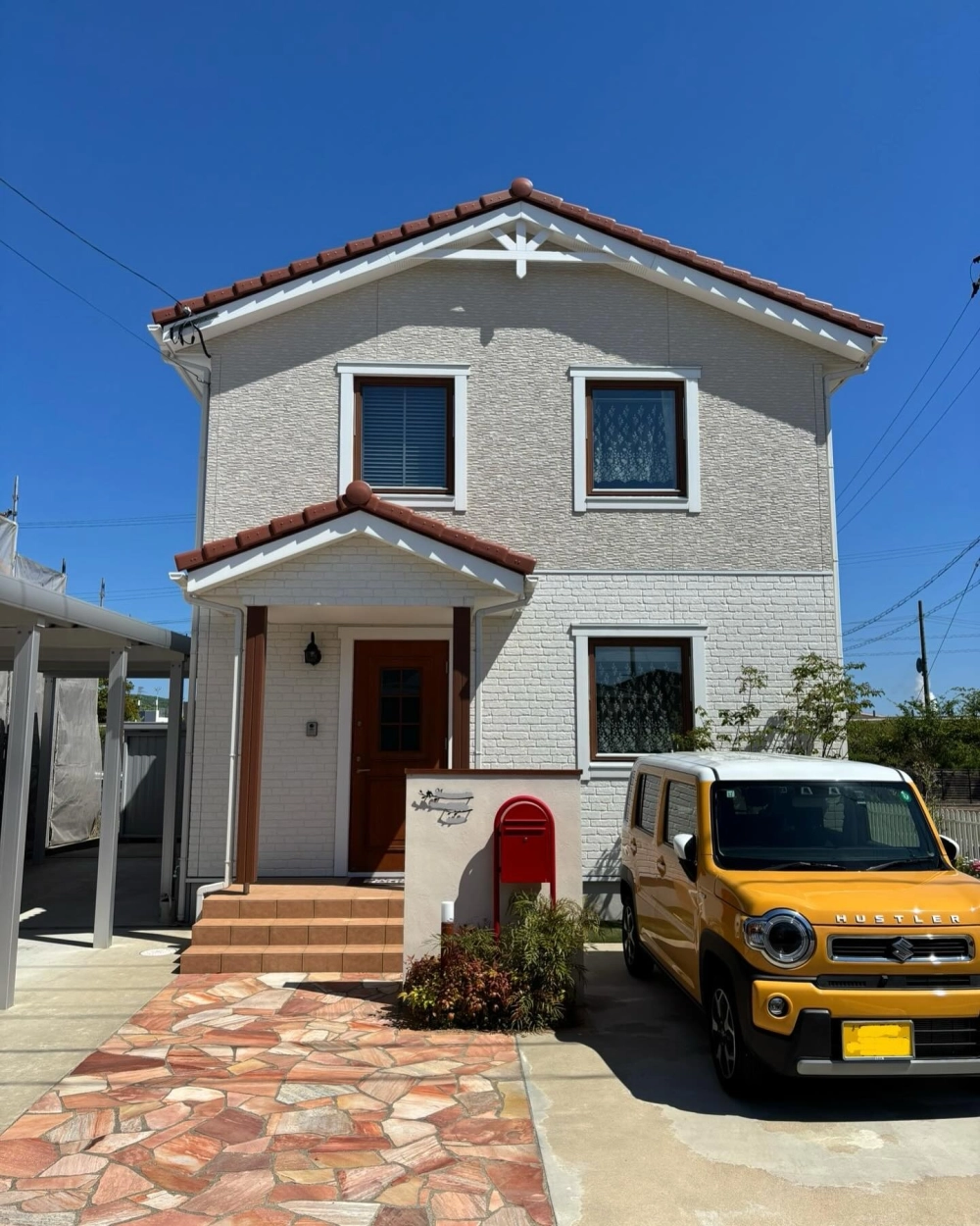 Nhà mái nhật tối giản 2 tầng hiện đại giữa phố thị