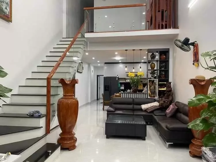 Không gian rộng rãi của nhà mái thái có gác lửng 3 phòng ngủ