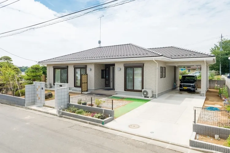 Nhà mái thái sân vườn chữ u cân đối phong thủy