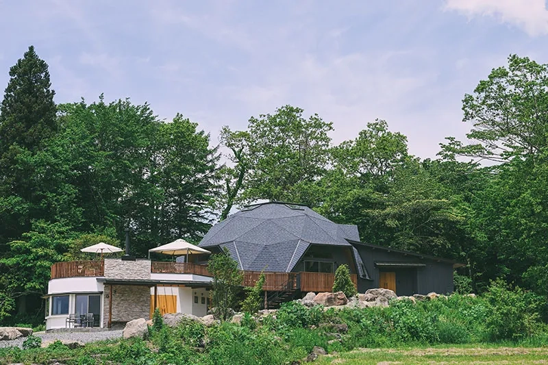 Nhà mái vòm nghỉ dưỡng trên đồi