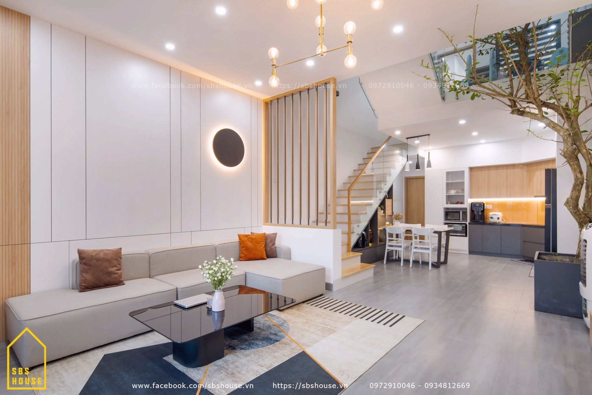 Cầu thang nhà sàn lệch đẹp với lan can gỗ