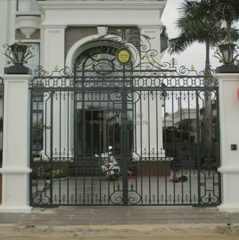 Cổng sắt mỹ thuật 2 cánh đẹp cho biệt thự