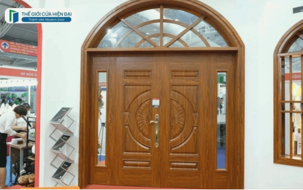 Cửa gỗ vòm tròn cho phòng ngủ với thiết kế đơn giản