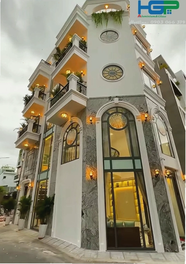 Cửa nhôm Xingfa uốn vòm mang vẻ đẹp sang trọng và hiện đại
