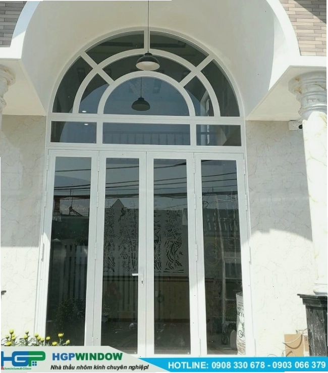 Cửa sổ nhôm uốn vòm mang đến vẻ đẹp lãng mạn