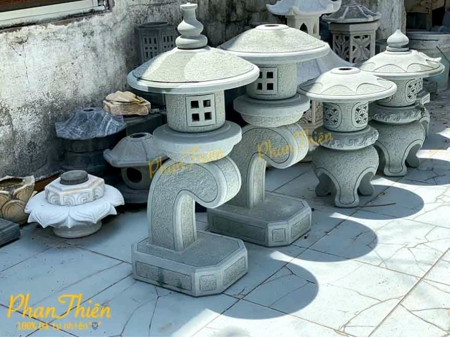 Đèn đá sân vườn chân cong kiểu Nhật độc đáo