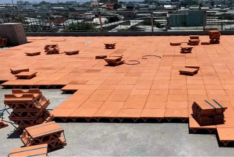 Lát gạch chống nóng cho mái bằng