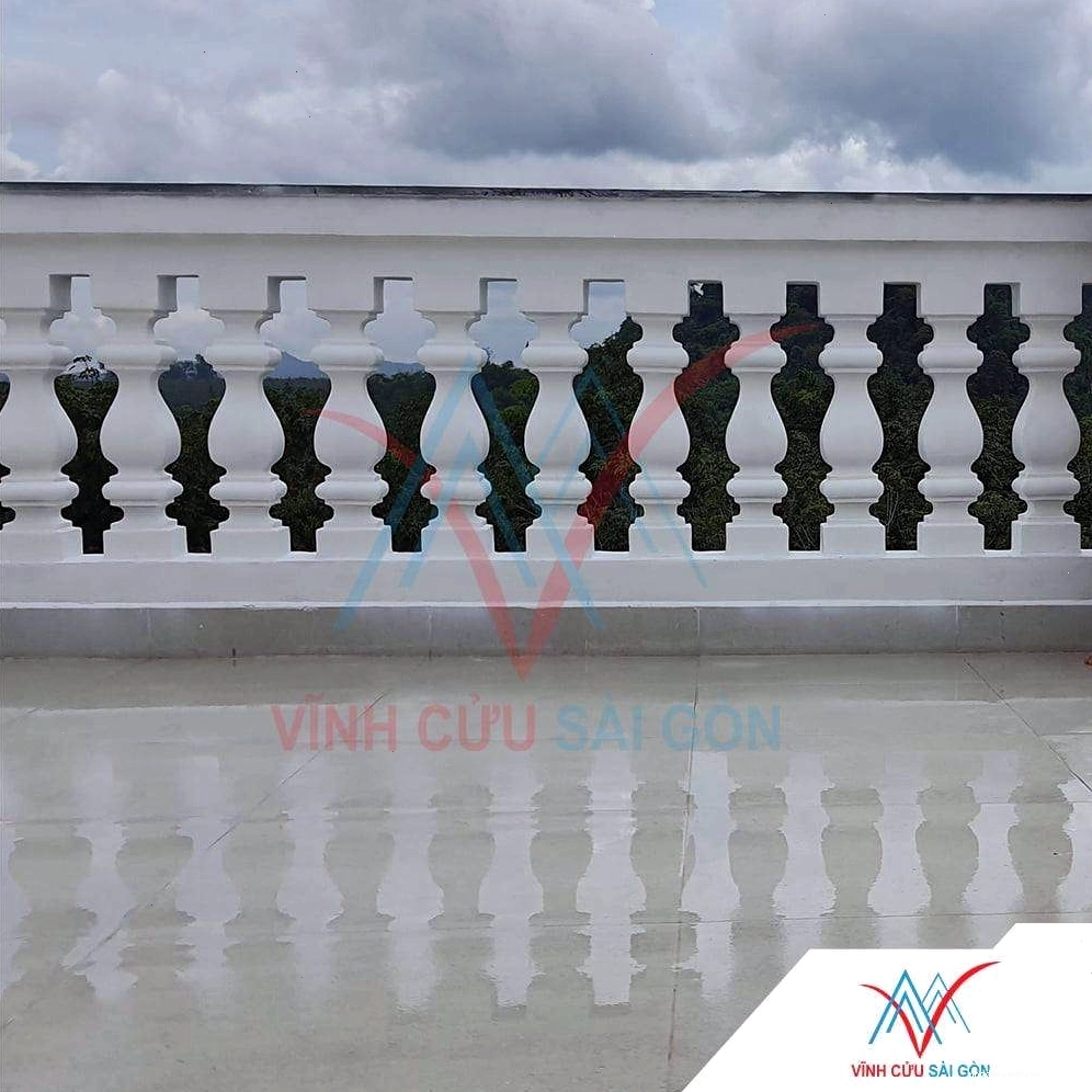 Lục bình (con tiện) bê tông được sử dụng làm điểm nhấn kiến trúc