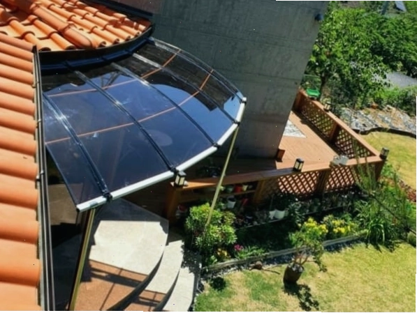 Mái che Canofix sử dụng tấm lợp Polycarbonate màu nâu trà