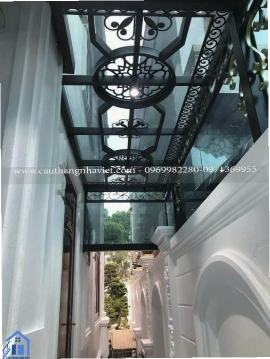 Mái kính cường lực hoa văn sắc nét, tinh xảo