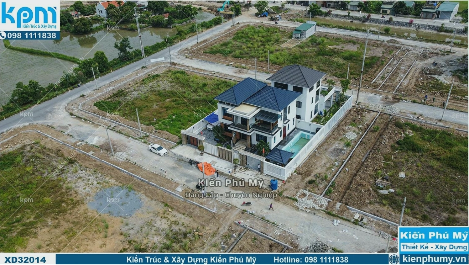 Mái nhà được thi công hoàn thiện, đảm bảo độ dốc