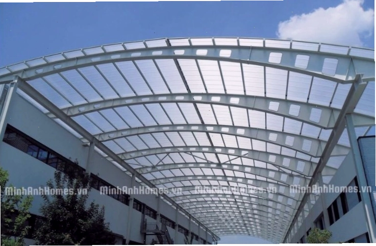Mái vòm từ tấm Polycarbonate rỗng cách âm tốt