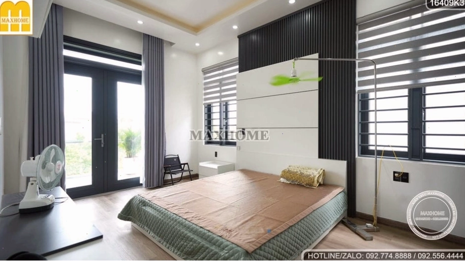 Mặt tiền nhà 2 tầng mái lệch với gam màu trung tính