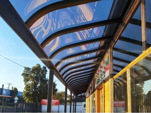 Mẫu mái che hiên Polycarbonate lấy sáng hiệu quả