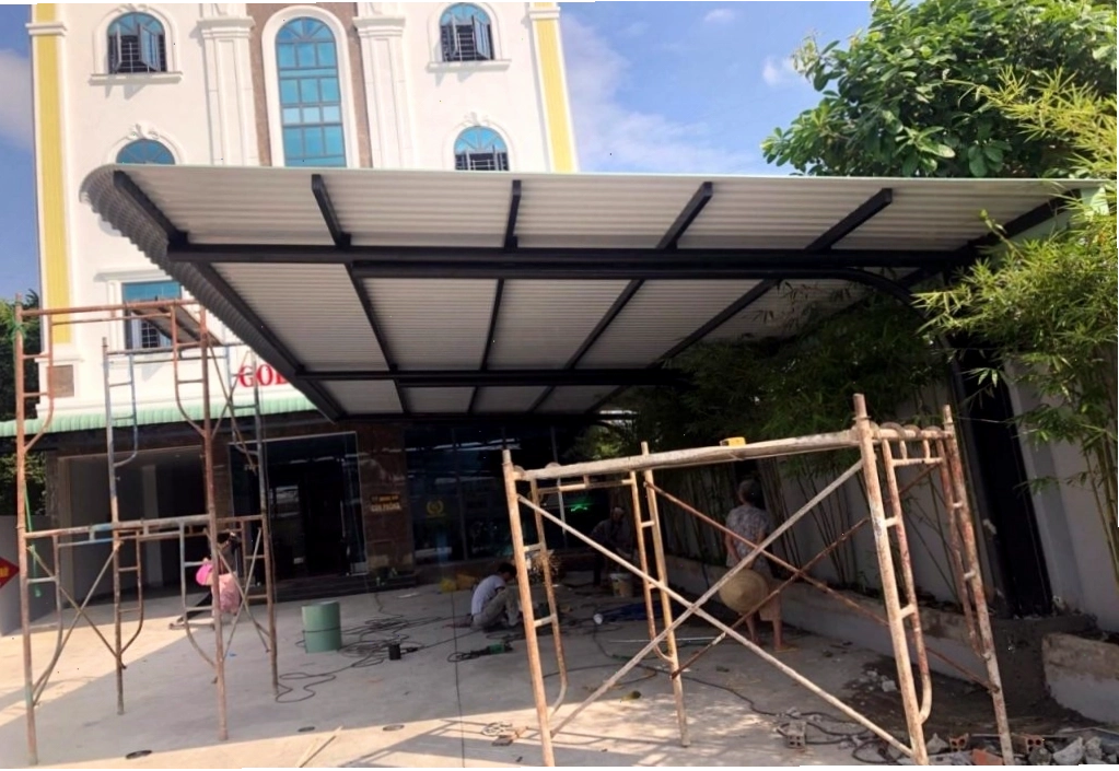 Mẫu mái che tôn nhà xe với kết cấu mái vòm sắt