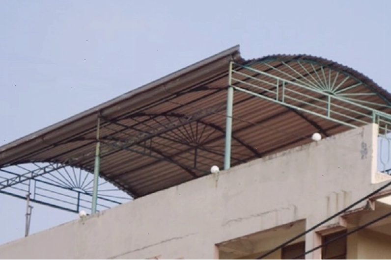 Mẫu mái tôn vòm được lắp đặt trên sân thượng