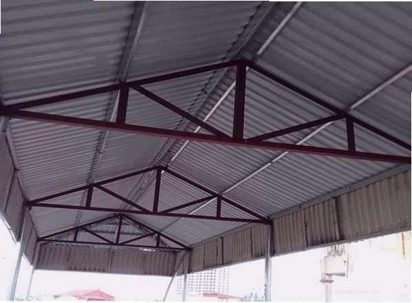 Mẫu mái vòm tôn dạng hình chữ A chắc chắn, độ bền cao cho khu vực sân trước