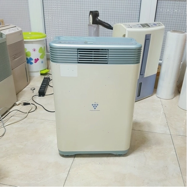 Máy hút ẩm Sharp CV-P63-CX công suất phù hợp cho phòng gia đình
