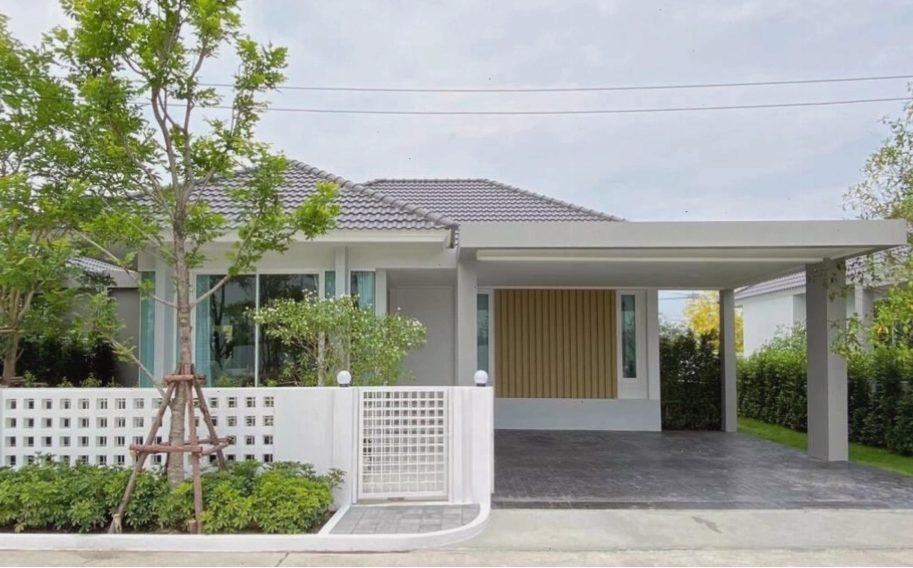 Nhà mái Thái 100m2 có bố cục vuông vức, gọn gàng