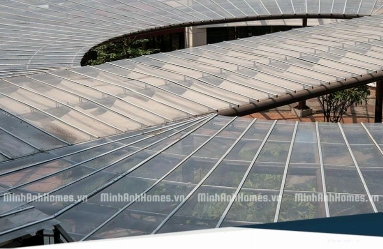 Tấm Polycarbonate đặc trong suốt cho mái vòm