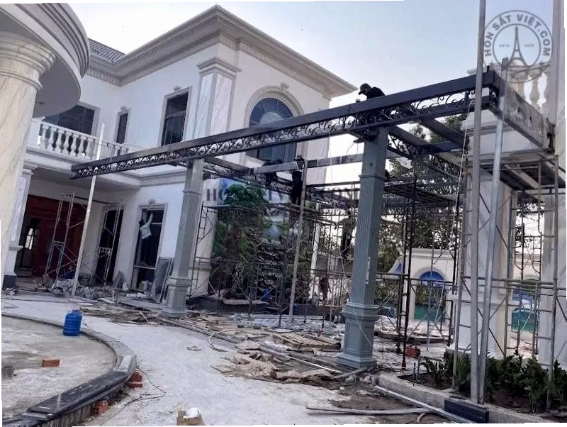 Thi công mái hiên sắt mỹ thuật tại HCM