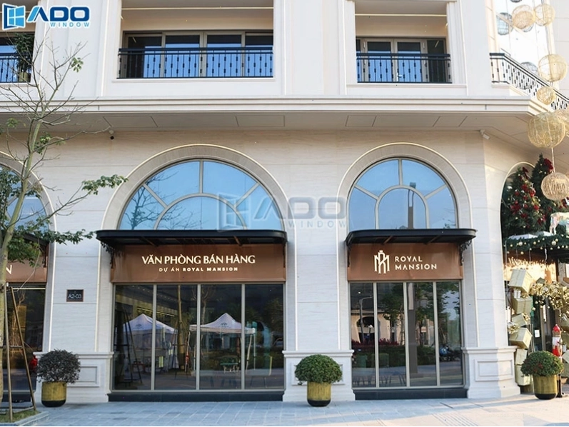 Thiết kế cửa vòm sang trọng tại Royal Mansion